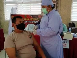 Personel Polresta Pekanbaru Disuntik Vaksin Covid-19 Tahap Dua