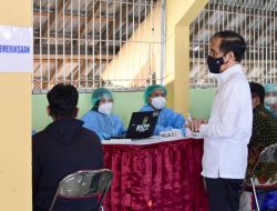 Presiden Jokowi Tinjau Vaksinasi Massal di Kota Yogyakarta