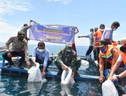 Danrem 043/Gatam Tebar 2500 Benih Ikan di Keramba Way Nipah Tanggamus