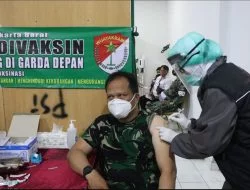 Kapten Moerdoko Terima Vaksinasi Pertama