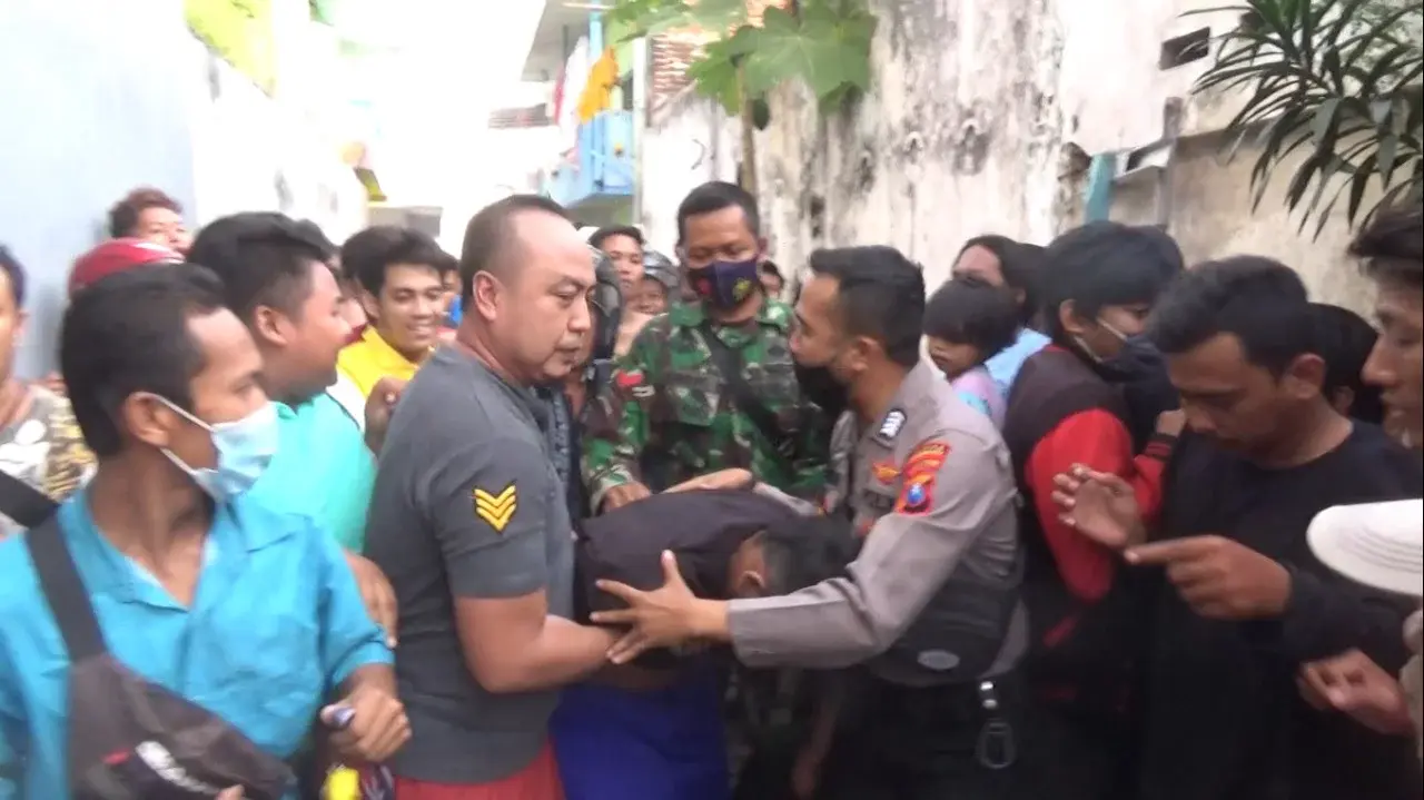 Gagal Nyolong Motor, Pria Paruh Baya Babak Belur Dibogem Warga