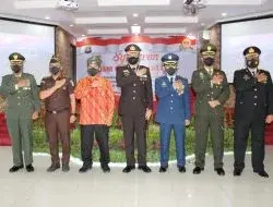 HUT Bhayangkara ke-75, Polresta Pekanbaru Gelar Syukuran dan Berbagi Penghargaan
