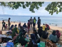 Tim Vaksinator Incar Wisatawan Pesisir Pantai di Tolitoli