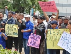 Para Wartawan Demo Desak KLB PWI dan Proses Hukum Hendry Bangun